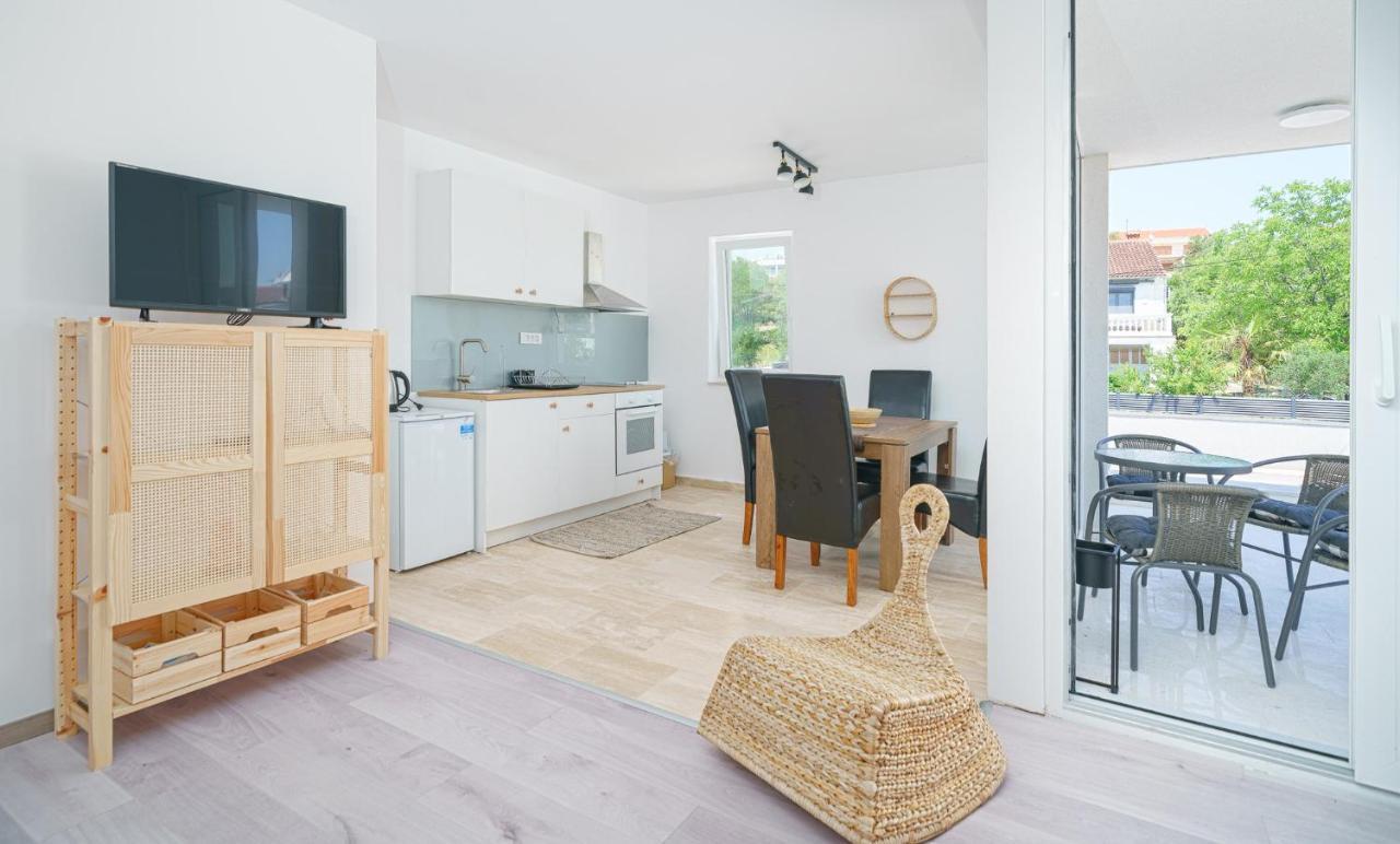 Vila Regina Apartment Paloma With Swimming Pool Jezera Bagian luar foto