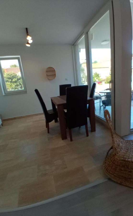 Vila Regina Apartment Paloma With Swimming Pool Jezera Bagian luar foto