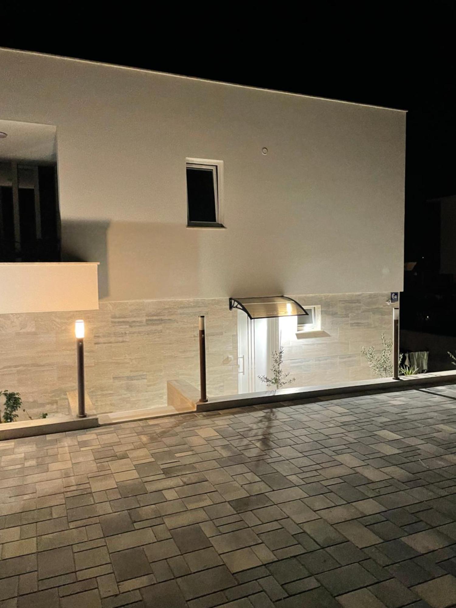 Vila Regina Apartment Paloma With Swimming Pool Jezera Bagian luar foto