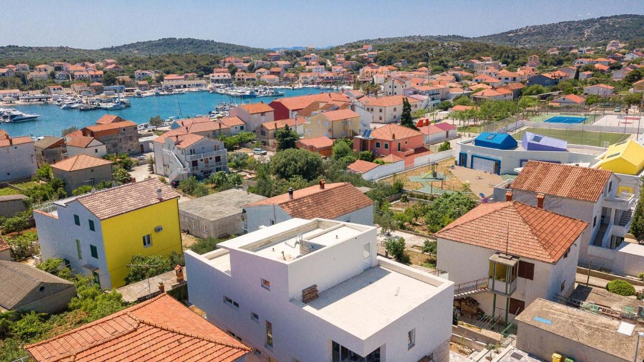 Vila Regina Apartment Paloma With Swimming Pool Jezera Bagian luar foto