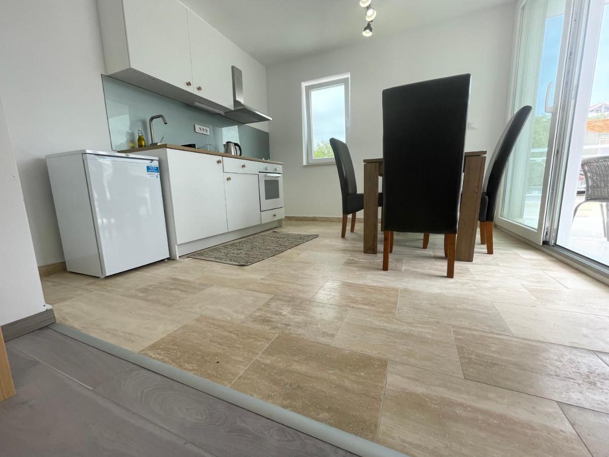 Vila Regina Apartment Paloma With Swimming Pool Jezera Bagian luar foto