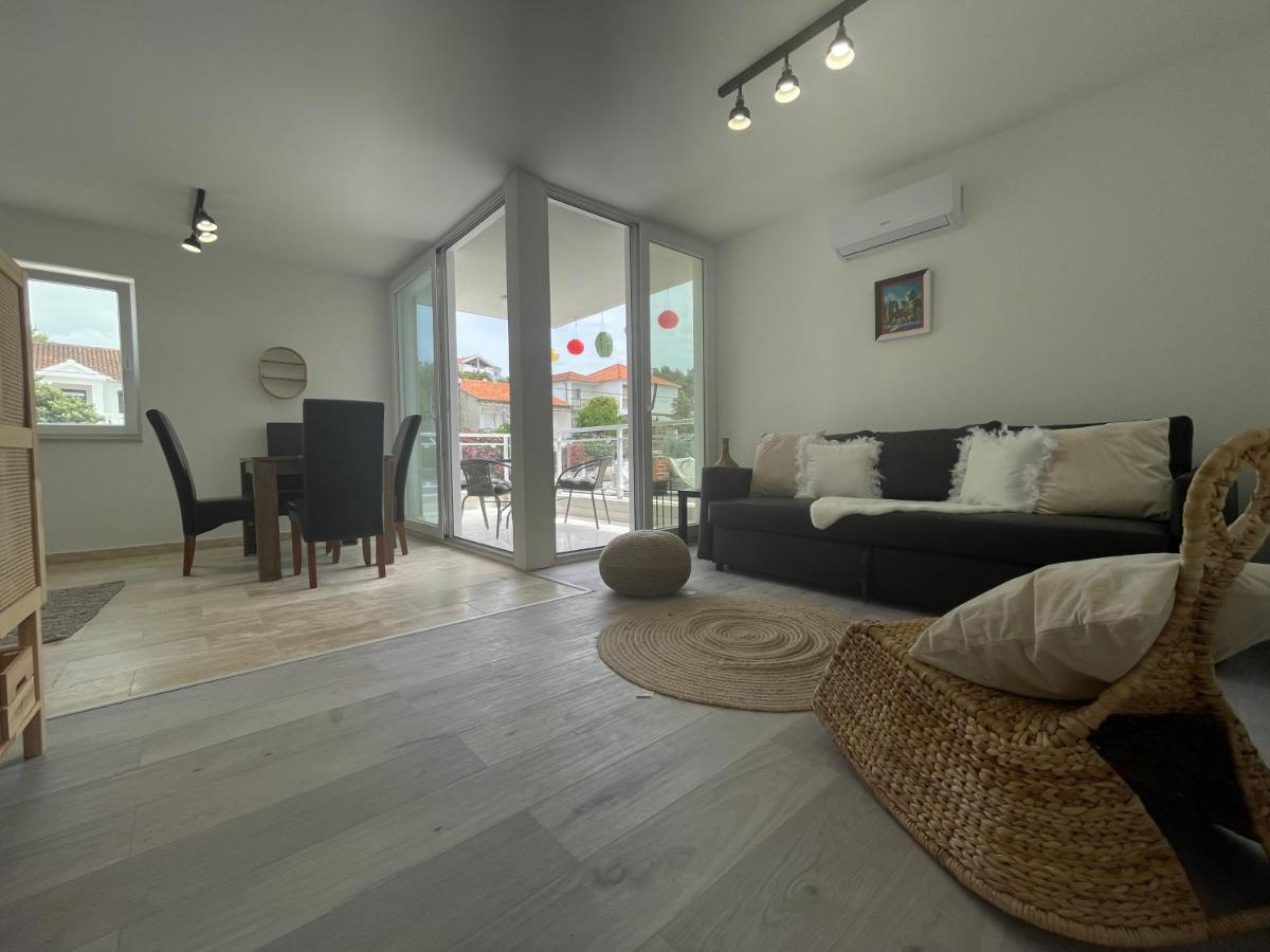 Vila Regina Apartment Paloma With Swimming Pool Jezera Bagian luar foto