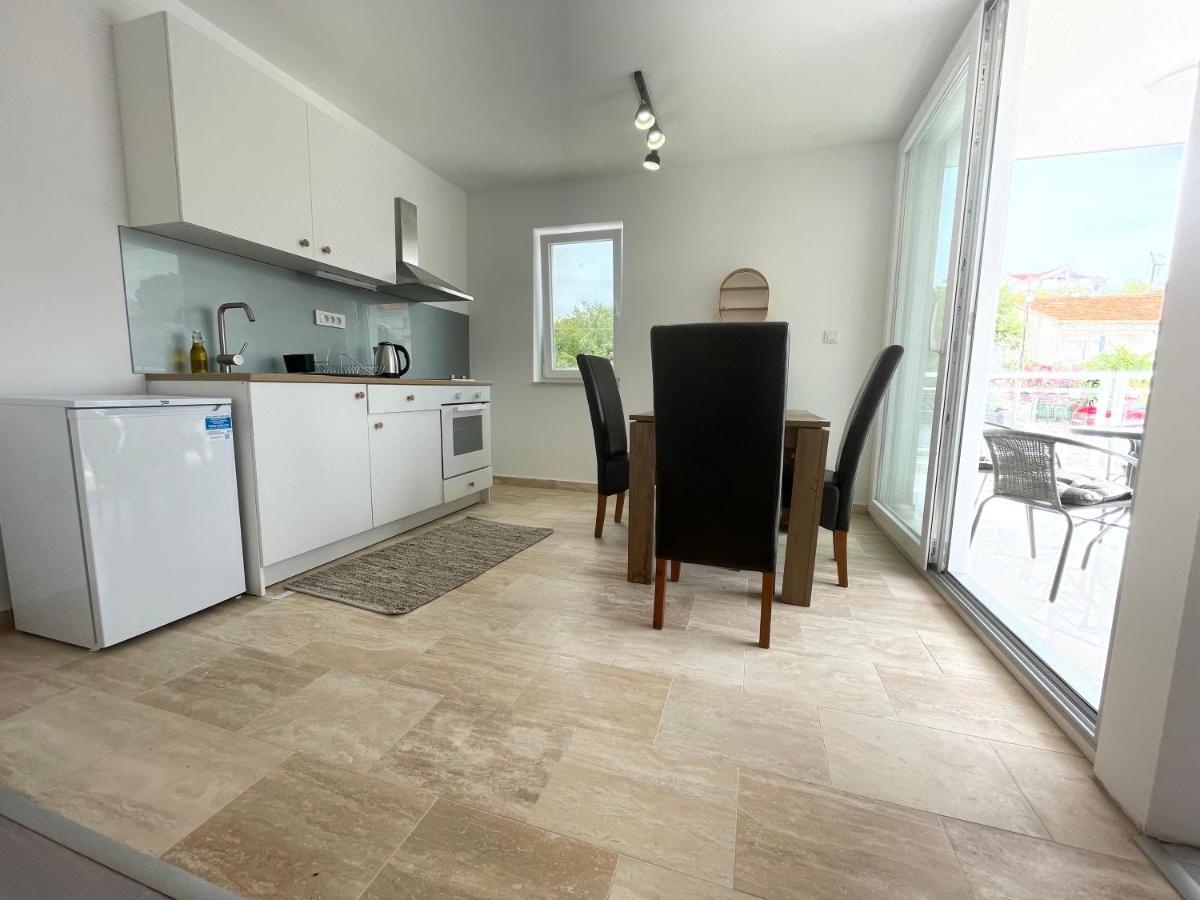 Vila Regina Apartment Paloma With Swimming Pool Jezera Bagian luar foto